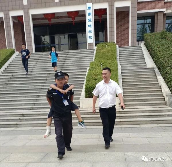 長沙濱江保安服務(wù)有限責(zé)任公司,長沙安保服務(wù),長沙保安,保鏢特衛(wèi)服務(wù),護(hù)衛(wèi)