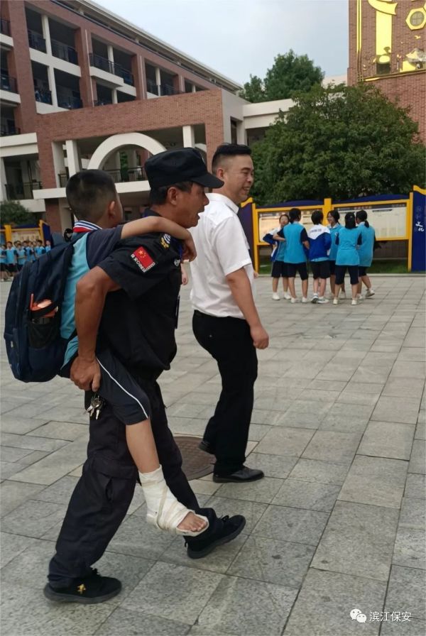 長沙濱江保安服務(wù)有限責(zé)任公司,長沙安保服務(wù),長沙保安,保鏢特衛(wèi)服務(wù),護(hù)衛(wèi)