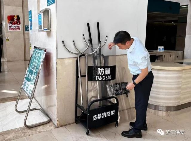 長沙濱江保安服務(wù)有限責(zé)任公司,長沙安保服務(wù),長沙保安,保鏢特衛(wèi)服務(wù),護(hù)衛(wèi)