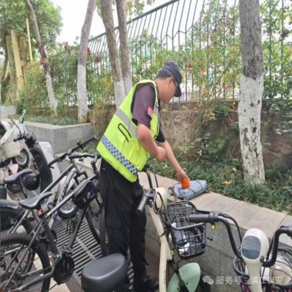 長沙濱江保安服務(wù)有限責任公司,長沙安保服務(wù),長沙保安,保鏢特衛(wèi)服務(wù),護衛(wèi)