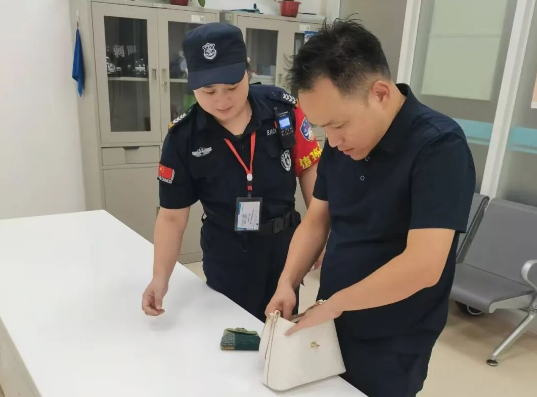 長(zhǎng)沙濱江保安服務(wù)有限責(zé)任公司,長(zhǎng)沙安保服務(wù),長(zhǎng)沙保安,保鏢特衛(wèi)服務(wù),護(hù)衛(wèi)